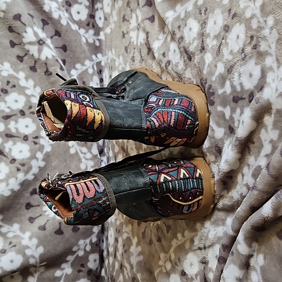 YASIRUN Gray Geometric Ankle Boot - Picture 3 of 4